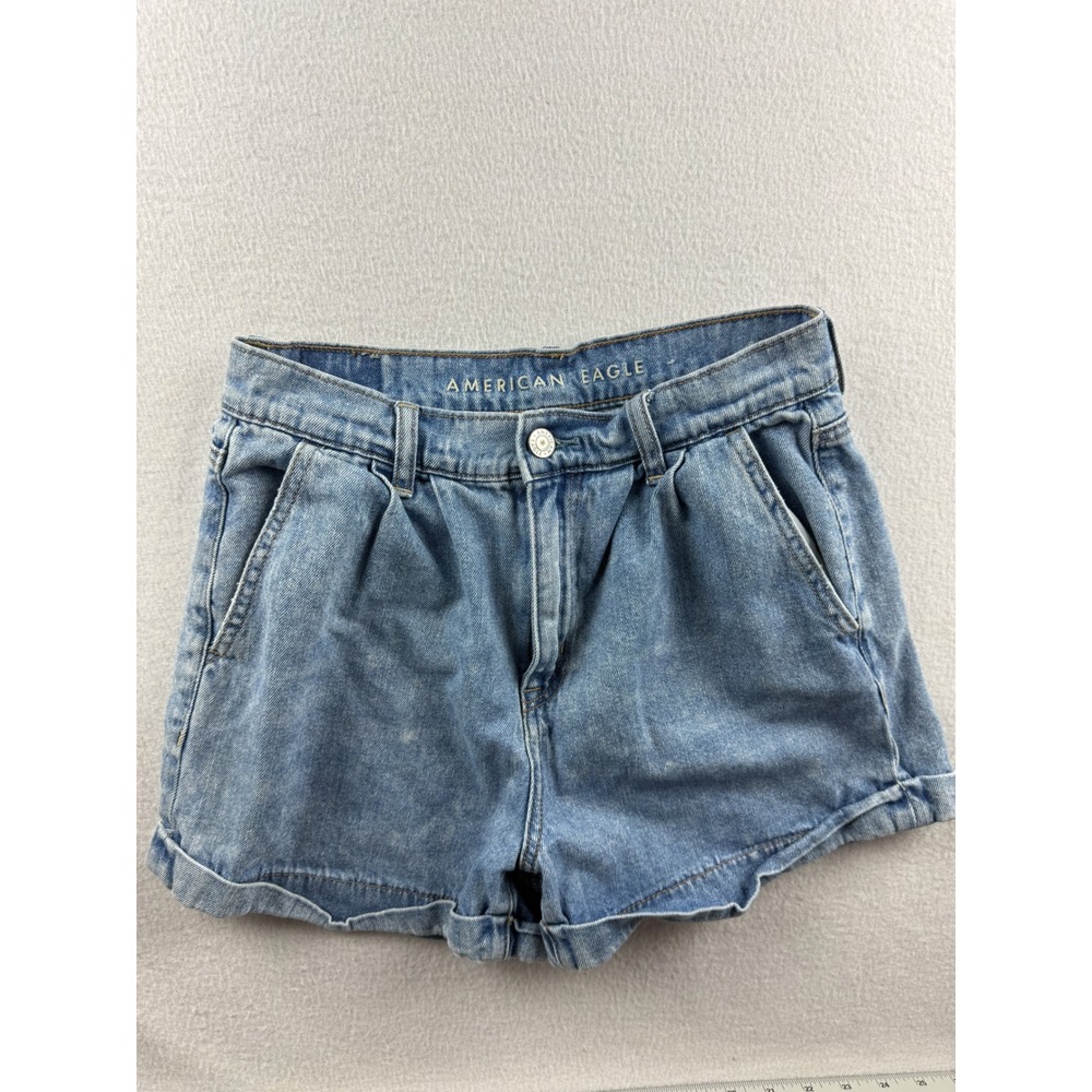 American Eagle Womens Size 2 Light Wash High Waisted Pleated‎ Denim Mom Shorts